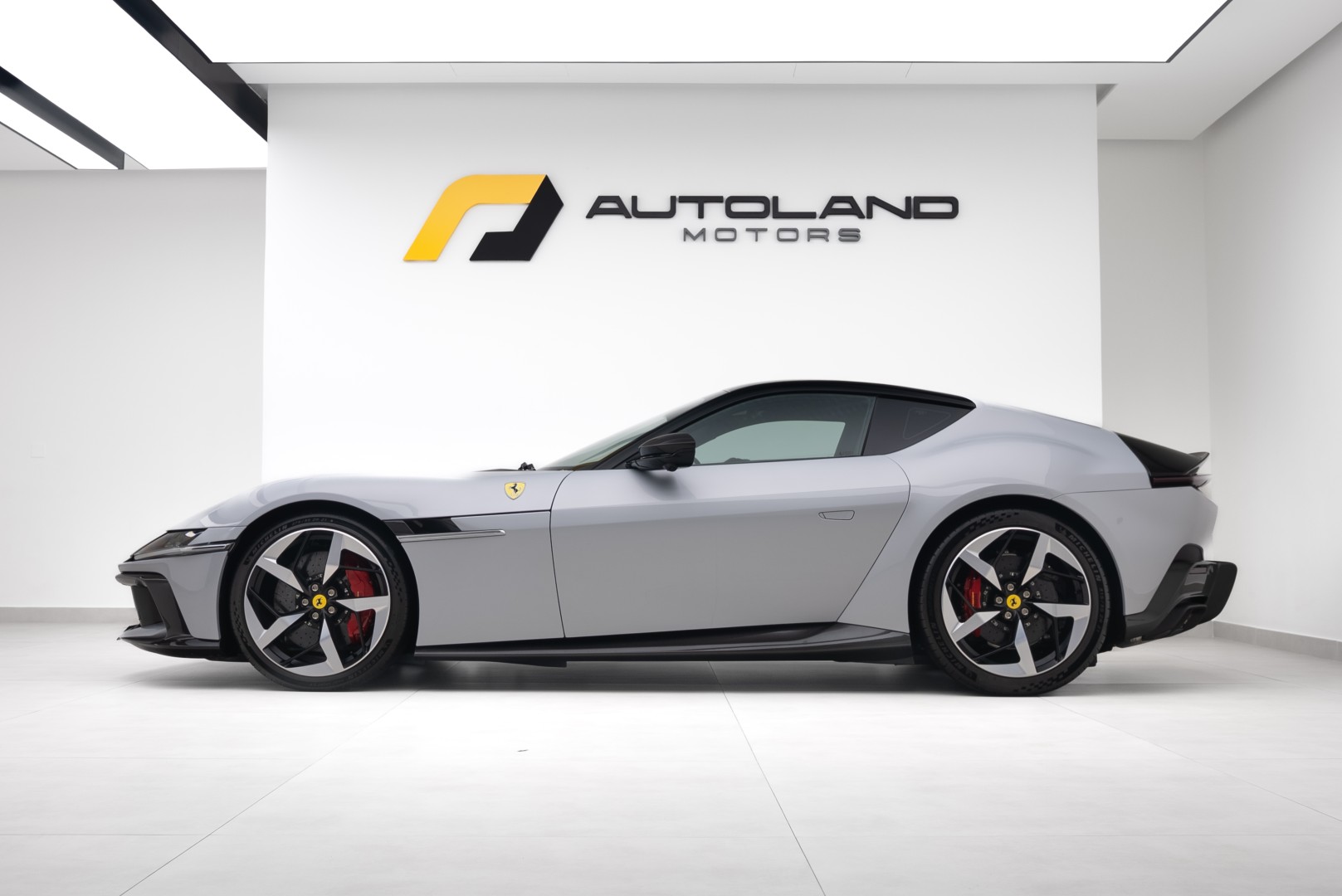 2025 FERRARI 12 CILINDRI. 7 YEARS MAIN DEALER SERVICE. FULL CARBON EXTERIOR. CUSTOM SPECIFICATIONS.